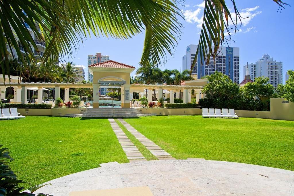 Апартаменты Deluxe Chevron Renaissance Голд-Кост Экстерьер фото