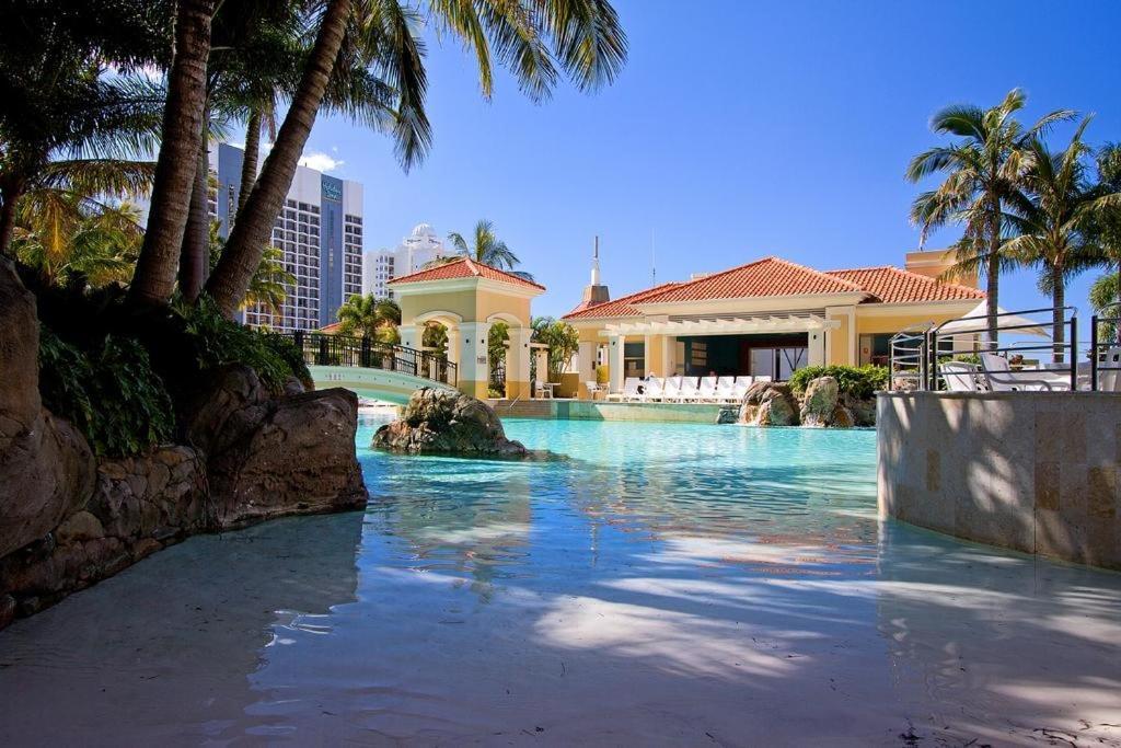 Апартаменты Deluxe Chevron Renaissance Голд-Кост Экстерьер фото