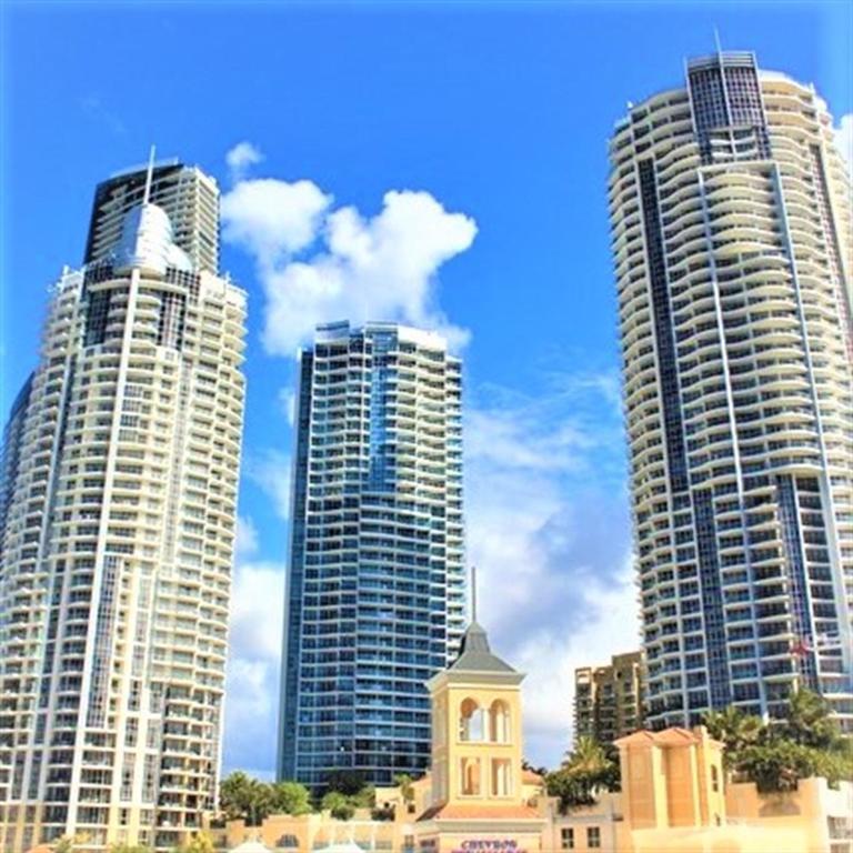 Апартаменты Deluxe Chevron Renaissance Голд-Кост Экстерьер фото
