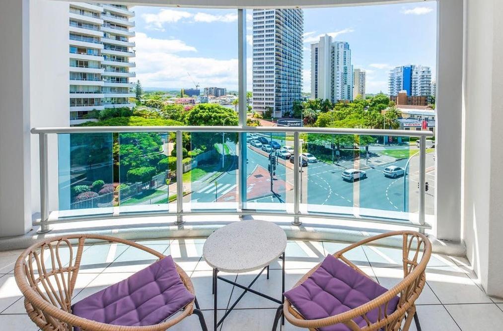 Апартаменты Deluxe Chevron Renaissance Голд-Кост Экстерьер фото