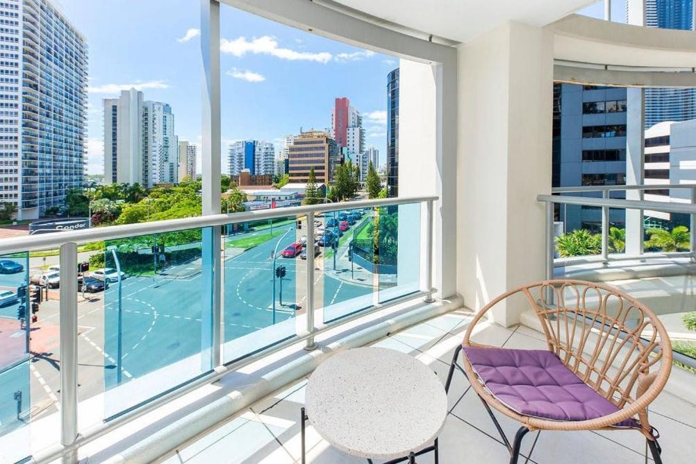 Апартаменты Deluxe Chevron Renaissance Голд-Кост Экстерьер фото