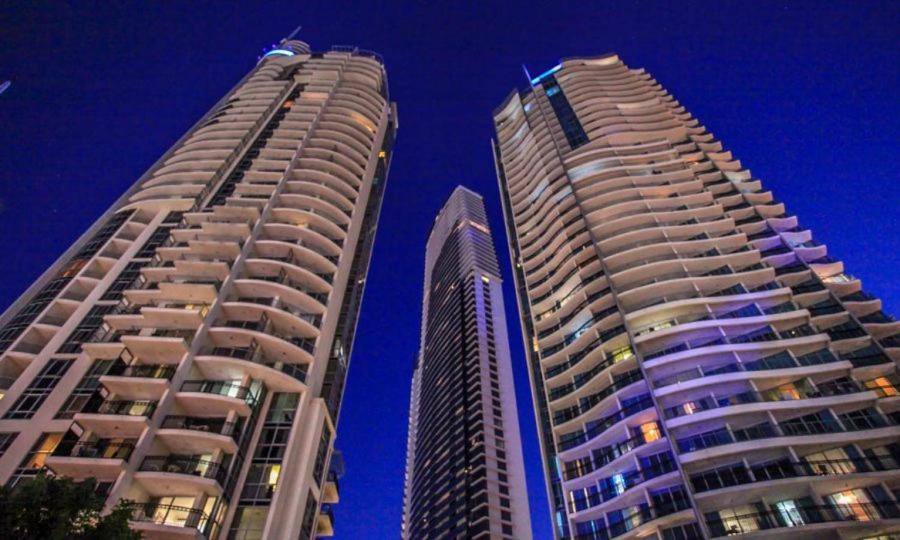 Апартаменты Deluxe Chevron Renaissance Голд-Кост Экстерьер фото